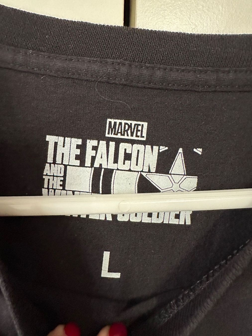T-shirt: Avengers Schild T-Shirt (L) – Nuovo (secondo la descrizione) da Schaan venduto da Hermine2018 1