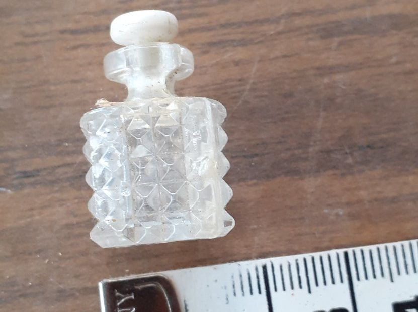 Giocattoli: Puppenstube Kaufmannsladen Karaffe antik – Usato da Mörschwil venduto da lindaswunderkiste 2