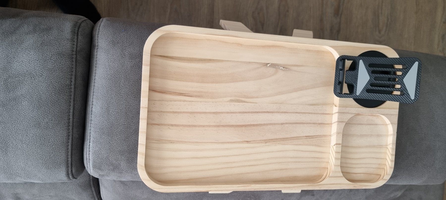 Tablet PC: Massives Holz-Sofa Tablett mit Handyhalter (2) – Gebraucht aus Buchs SG von rim_thb7 1