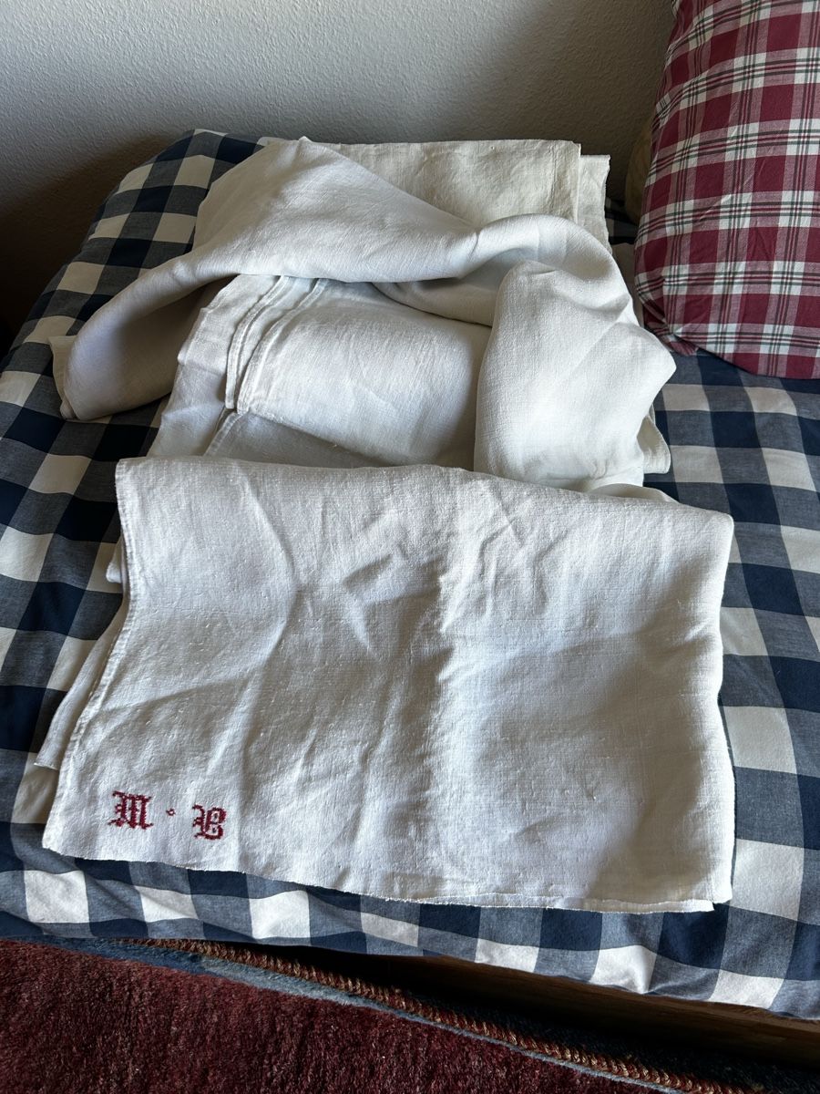 Bettwäsche: Lot de nappes, drap ancien lin – Gebraucht aus Vinelz von Valval2010 2