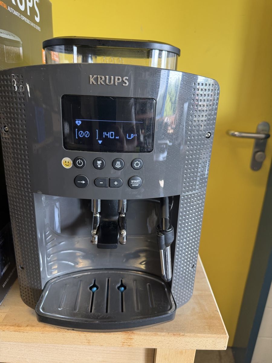 Krups Macchine per caffè & Macchine per espresso: Krups EA8100 Kaffeevollautomat gebraucht mit OVP – Usato da Strengelbach venduto da RaenAntikDesign 2