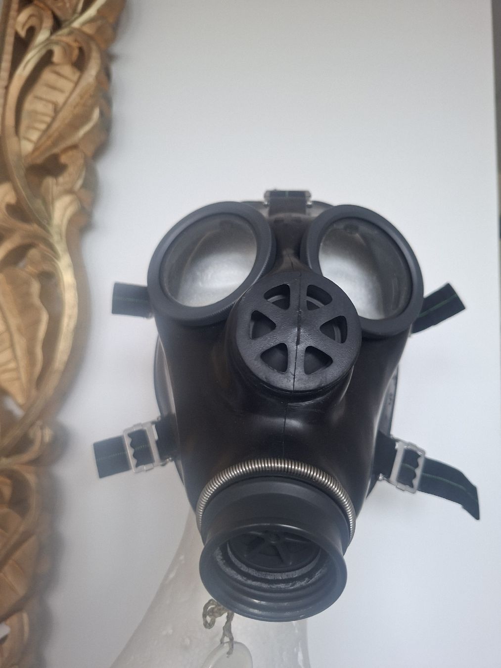 Protezione per viso e udito: Gasmaske schwarz mit Tragegurten – Usato da Glattbrugg venduto da cub_w7l8 3
