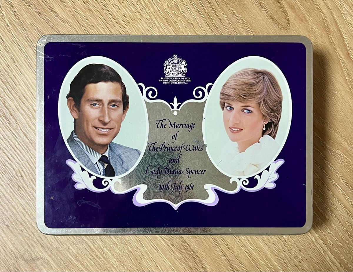 Contenitori & Simili: Lady Diana und König Charles Dose – Usato da Inwil venduto da TheSwissEagle