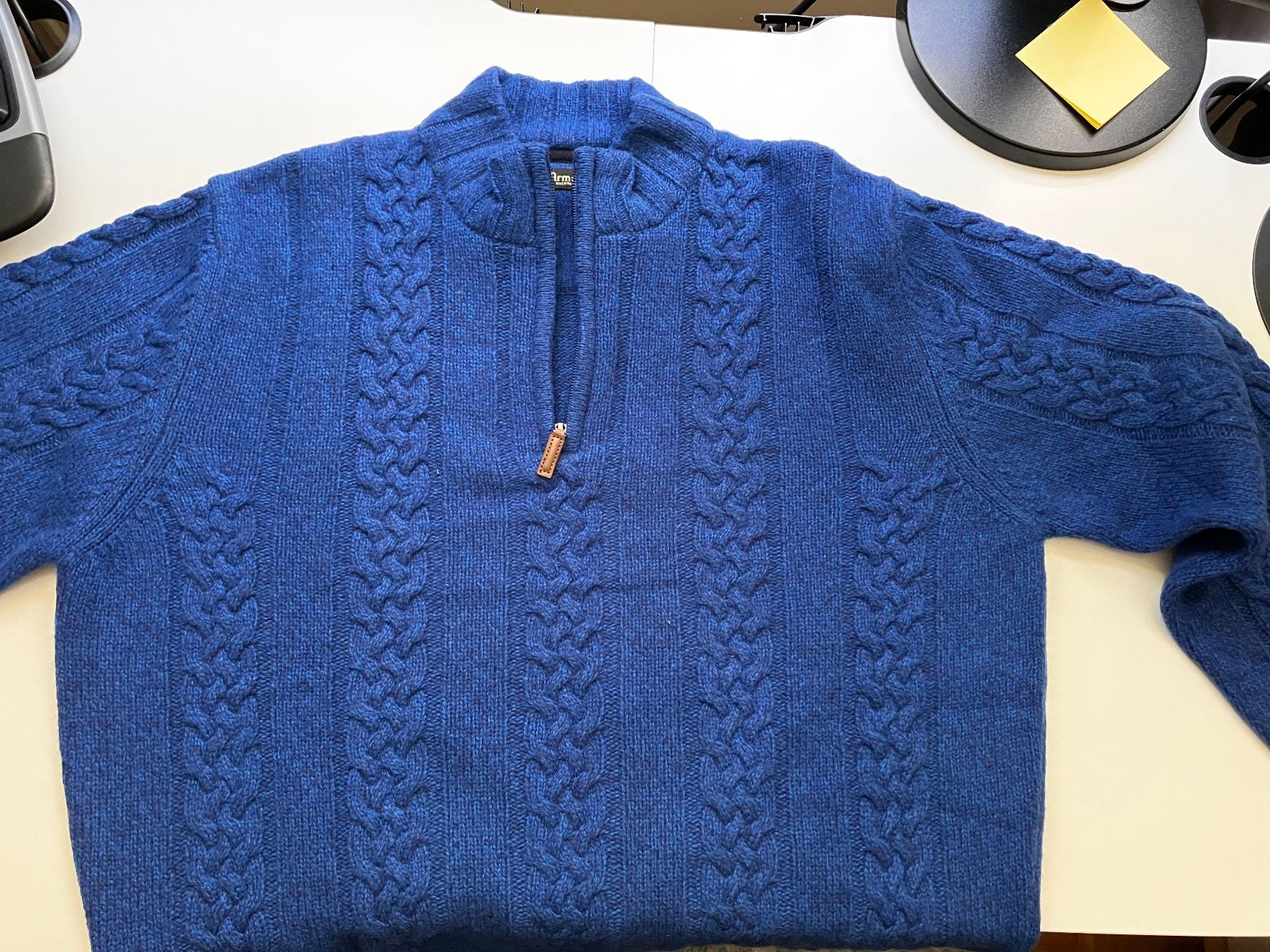 Pullover & Sweatshirts: Blauer Strickpullover mit Zopfmuster - Grösse XL - Herren – Gebraucht aus Möhlin von Nico1