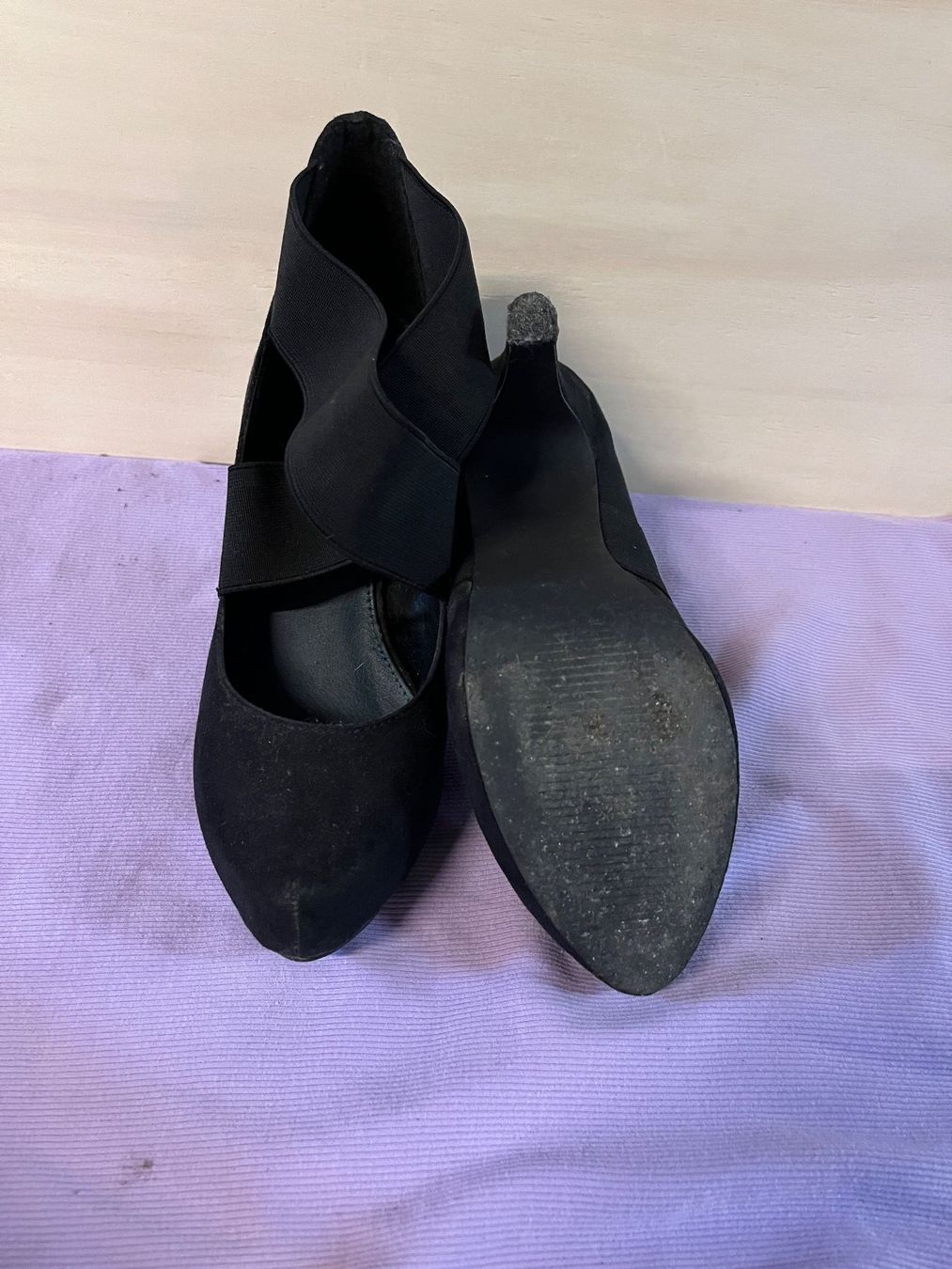 Scarpe da donna: schwarze Pumps, Samtoptik – Usato da Reigoldswil venduto da tan_wh69 2