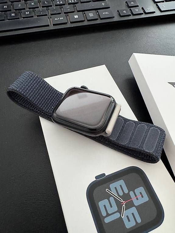 Apple Smartwatch: Apple Watch SE GPS & Cell 44 Mid Alu Loop – Usato da Kradolf venduto da zerooo
