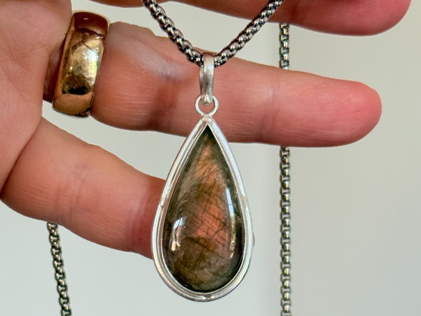 Catenine: Collier vintage avec pendentif pierre Labradorite – Nuovo e nell'imballaggio originale da Genève venduto da AWWA