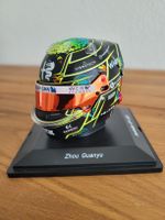 Spark 1:5 Formel 1 Helm – Zhou Guanyu 2023 – Sauber / Alfa