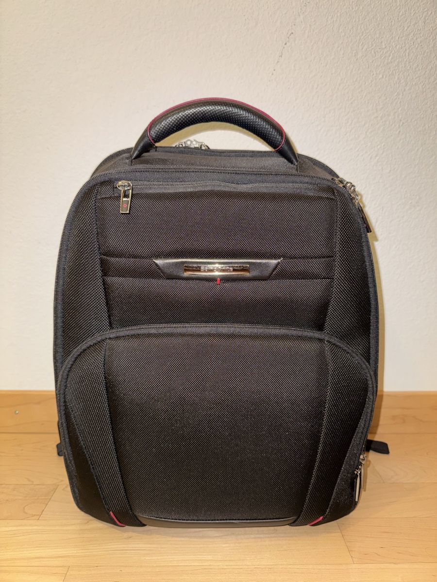 Samsonite Zaini: Samsonite Pro-DLX 5 Laptop Backpack 15.6 Inch – Usato da Kilchberg ZH venduto da aas_7h5z