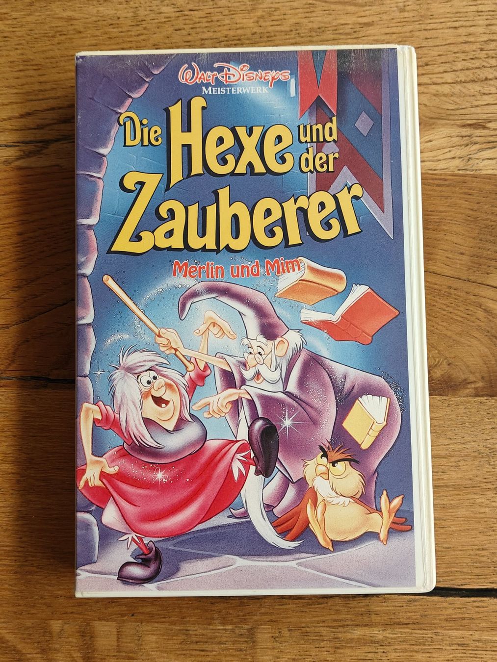 Tutti i VHS: Die Hexe und der Zauberer - Videokassette VHS – Usato da Birr venduto da DisDas