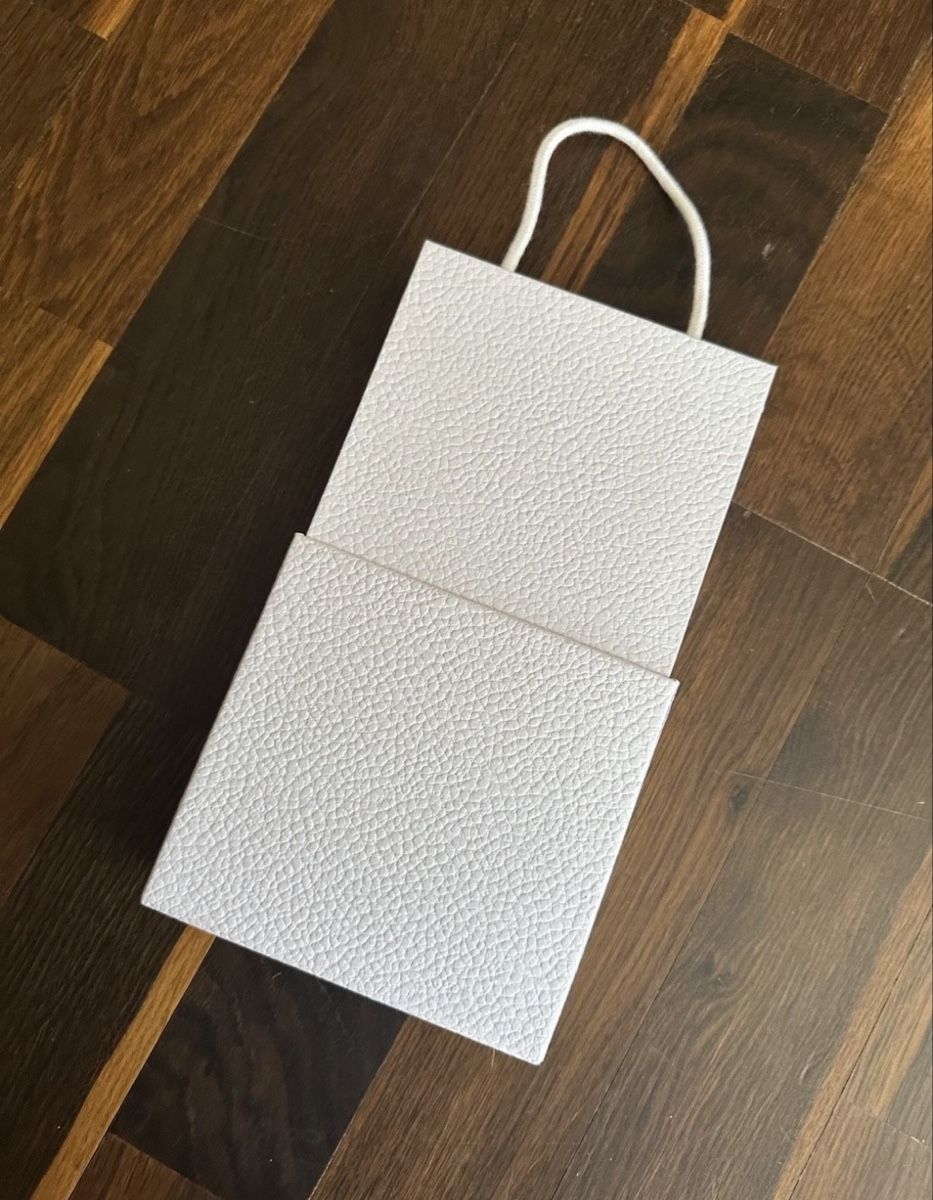 Altro in Decorazioni & Accessori: Weiße Dior Geschenkbox – Usato da Balgach venduto da ren_xy57 2