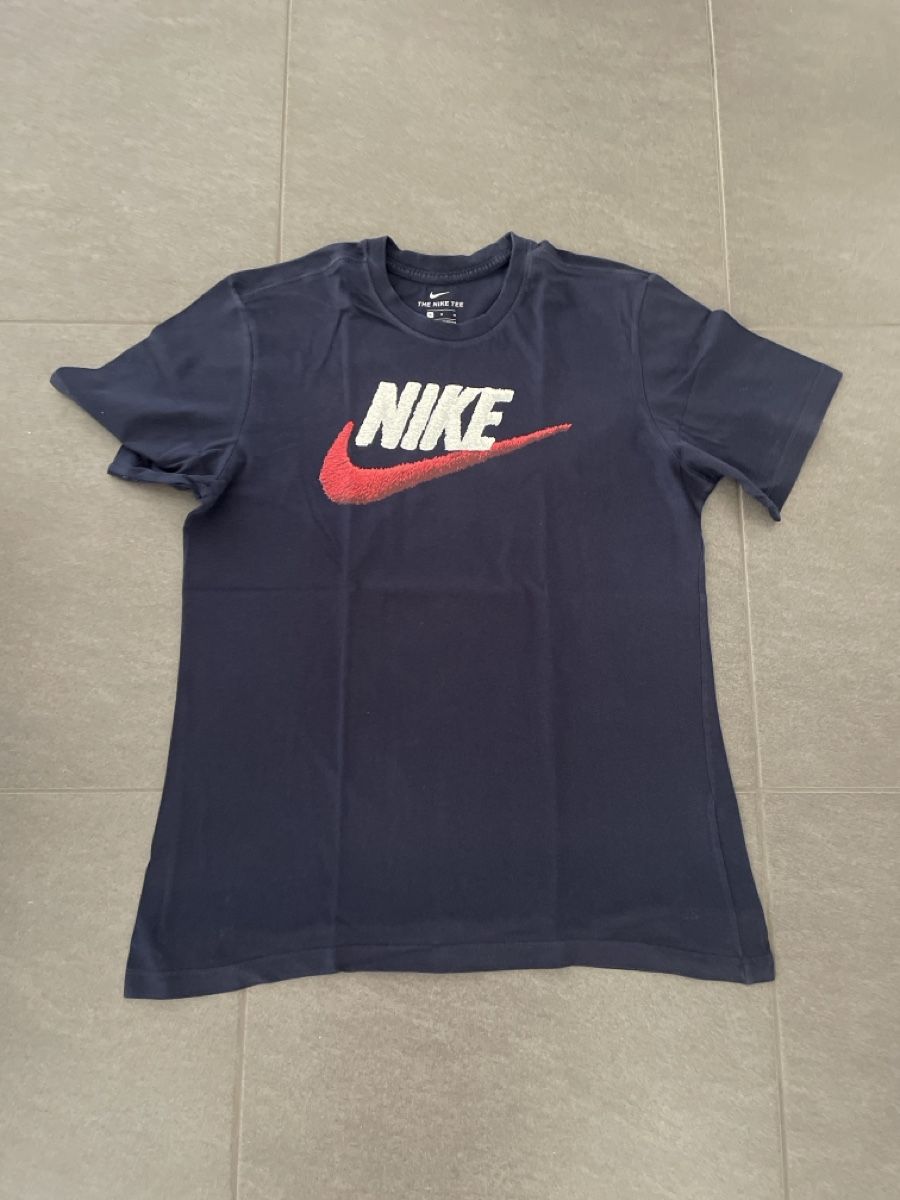 Nike T-shirt: Nike T-shirt – Usato da Collombey venduto da amina36