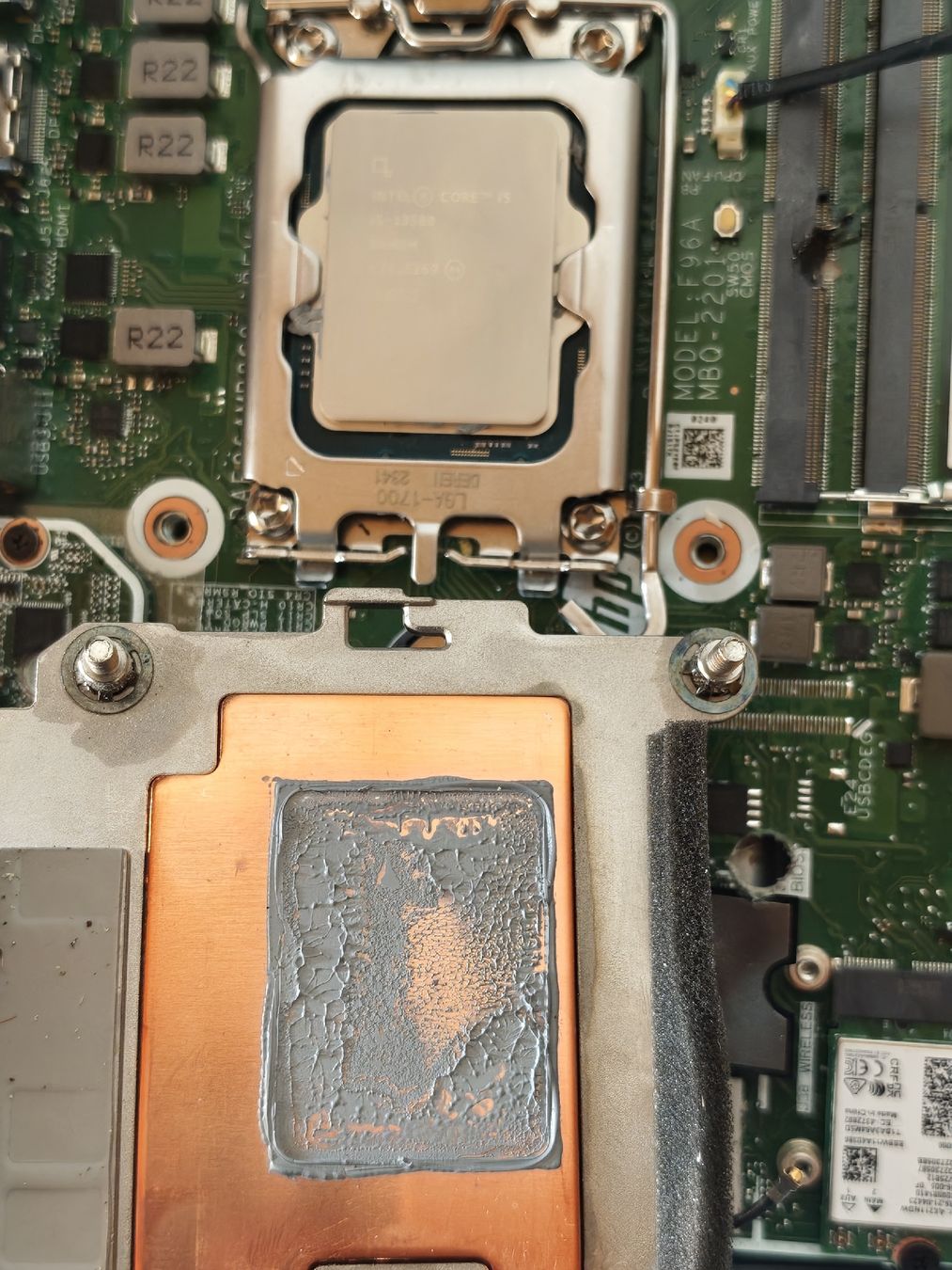 Hewlett Packard PC: HP Elite mini 800 G9 mit schaden – Usato da Sarnen venduto da Laut_musik 9