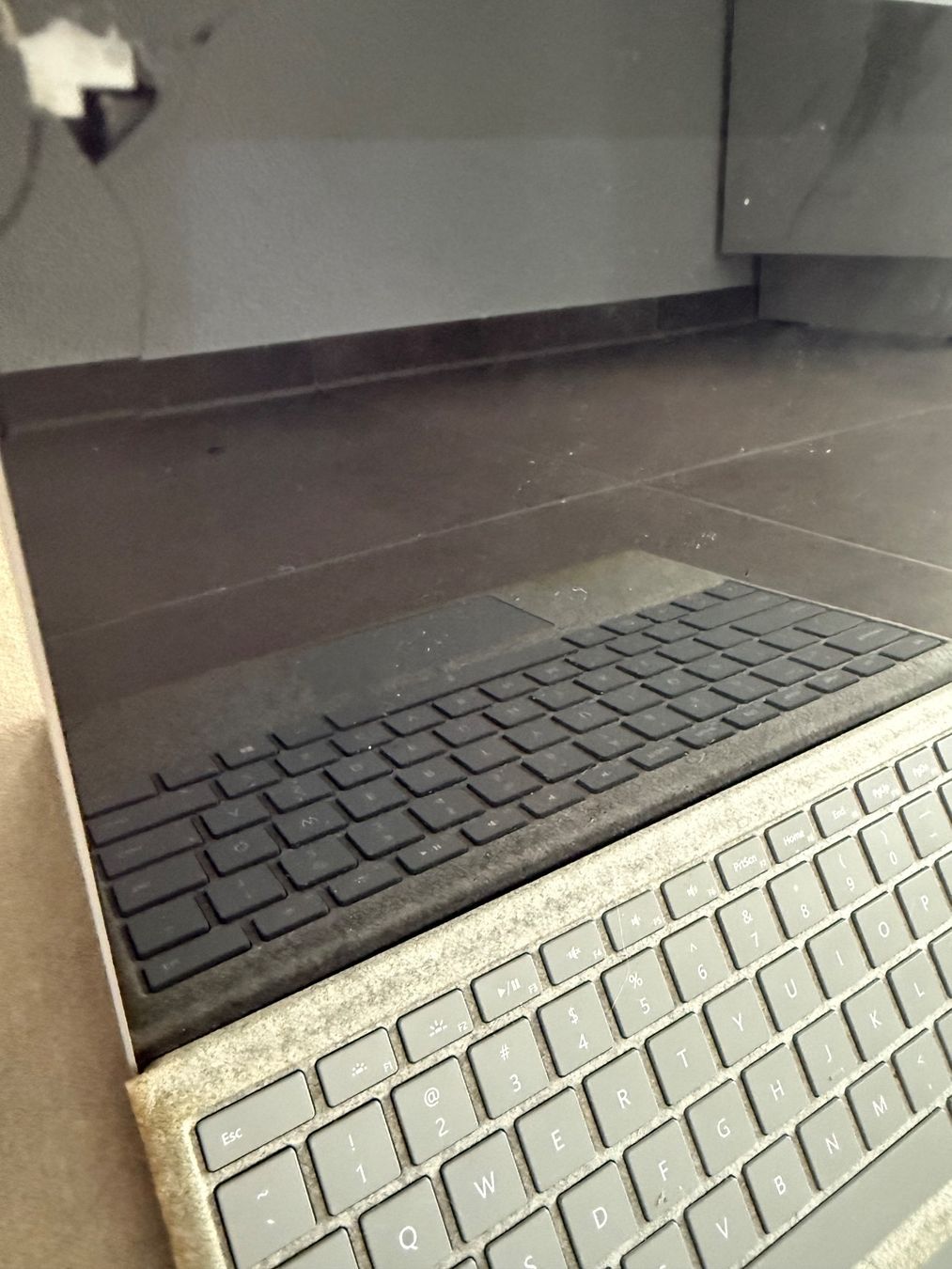 Microsoft Notebook: Microsoft Surface Pro 3 Laptop mit Riss – Usato da Watt venduto da emak9