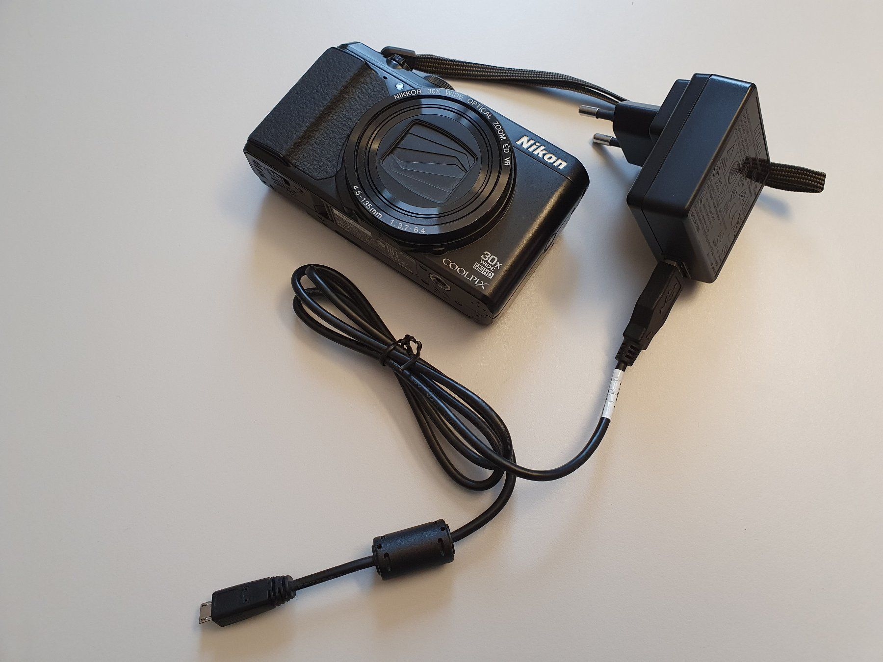 Nikon Kamera: Nikon Coolpix S9900 – Neu (gemäss Beschreibung) aus Hirschthal von