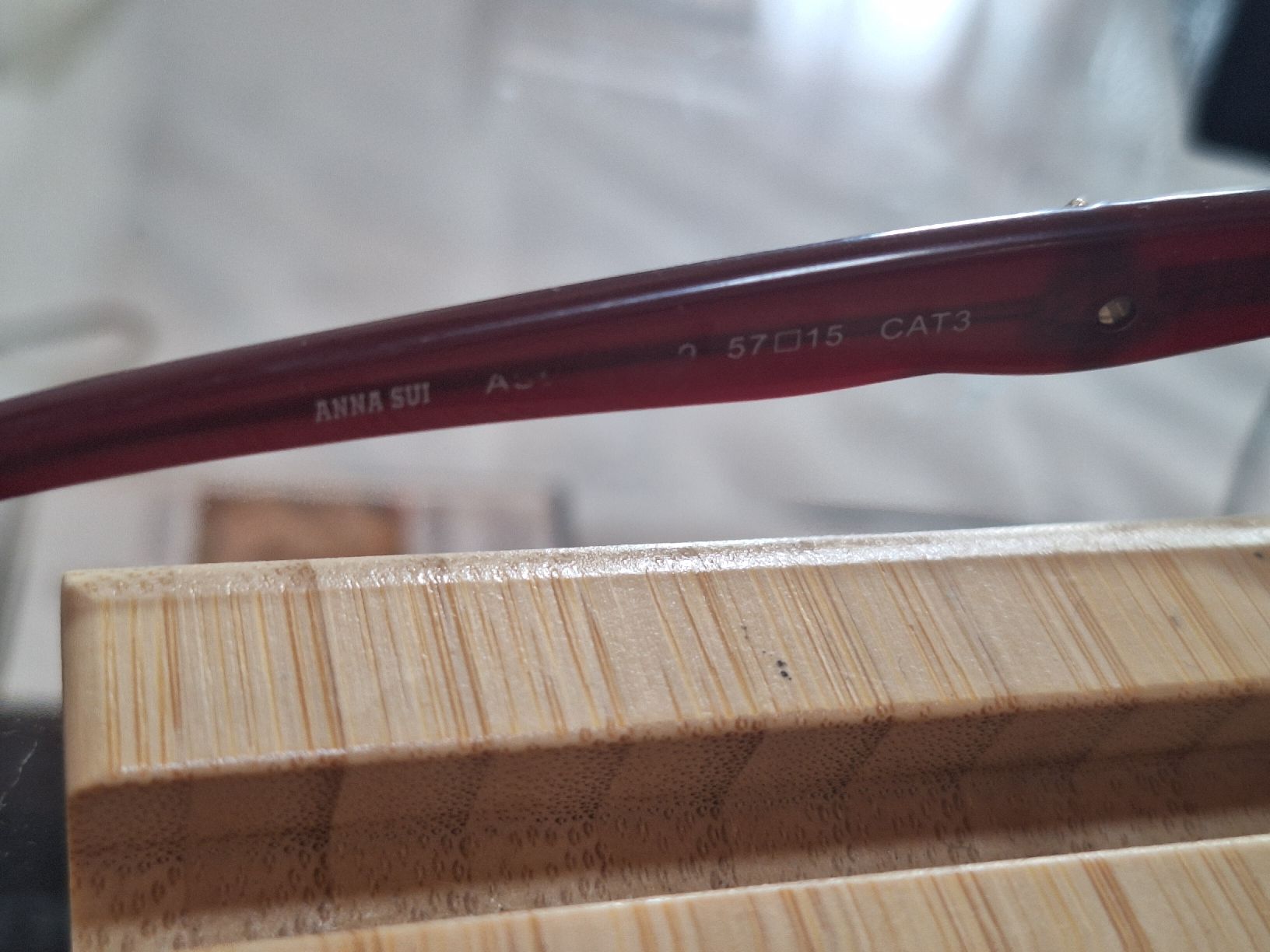 Lunettes & Verres: Lunettes de soleil rouges, bon état – D'occasion à Crans VD par Yobia8 3