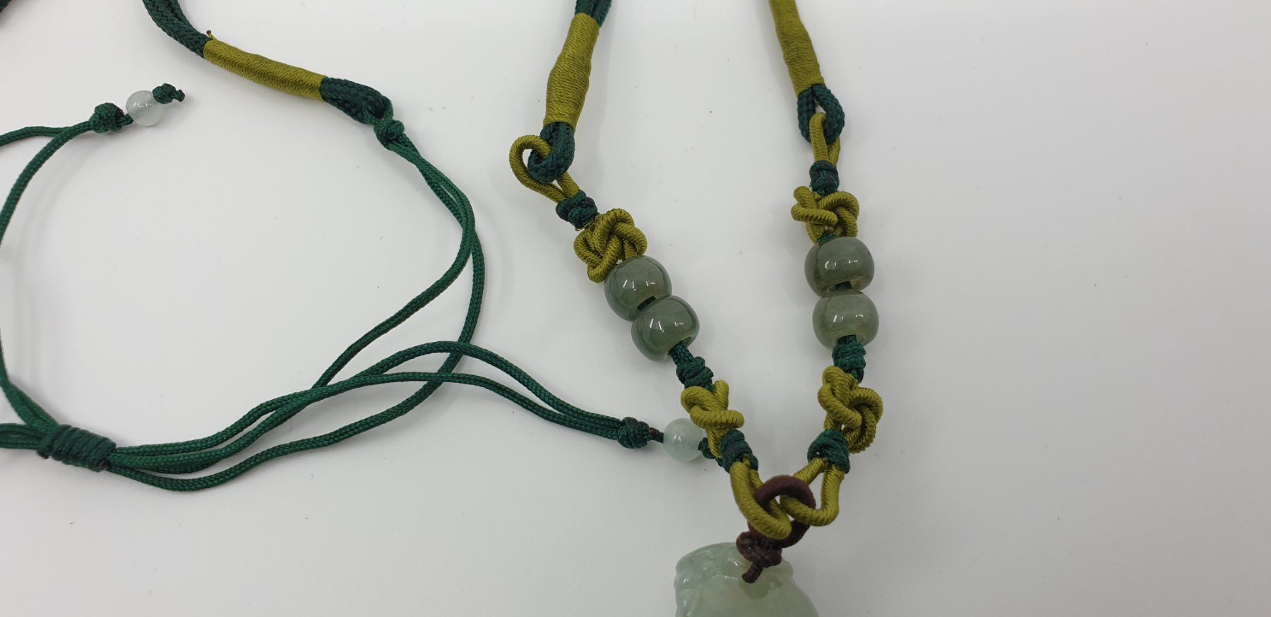 Ketten: Jade Amulett – Gebraucht aus Emmen von magelan 1