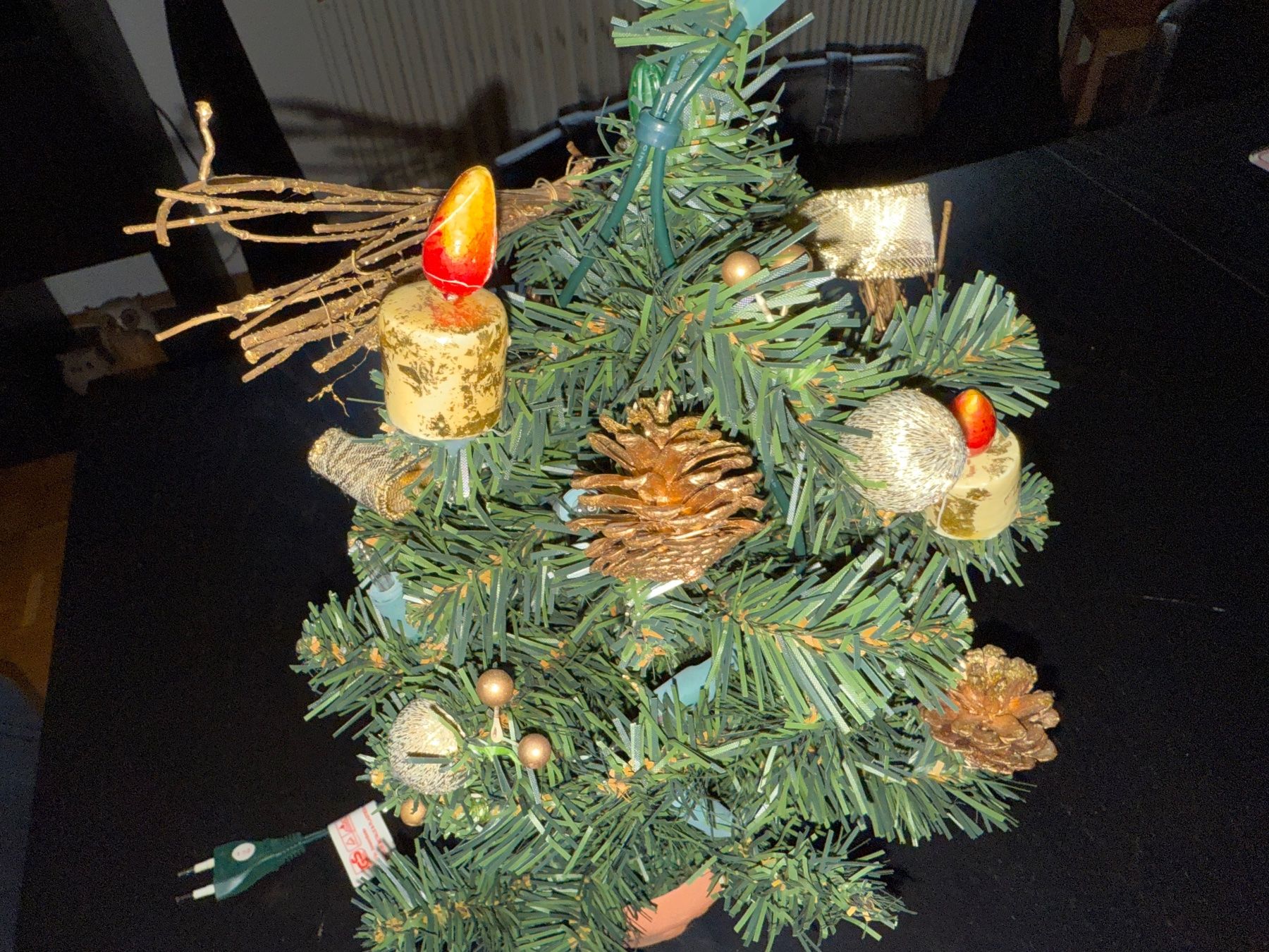 Tutte le decorazioni: Weihnachtsbaum, Tischbaum, ca. 36cm hoch, mit Lichter! – Usato da Erstfeld venduto da Uhu1980 3