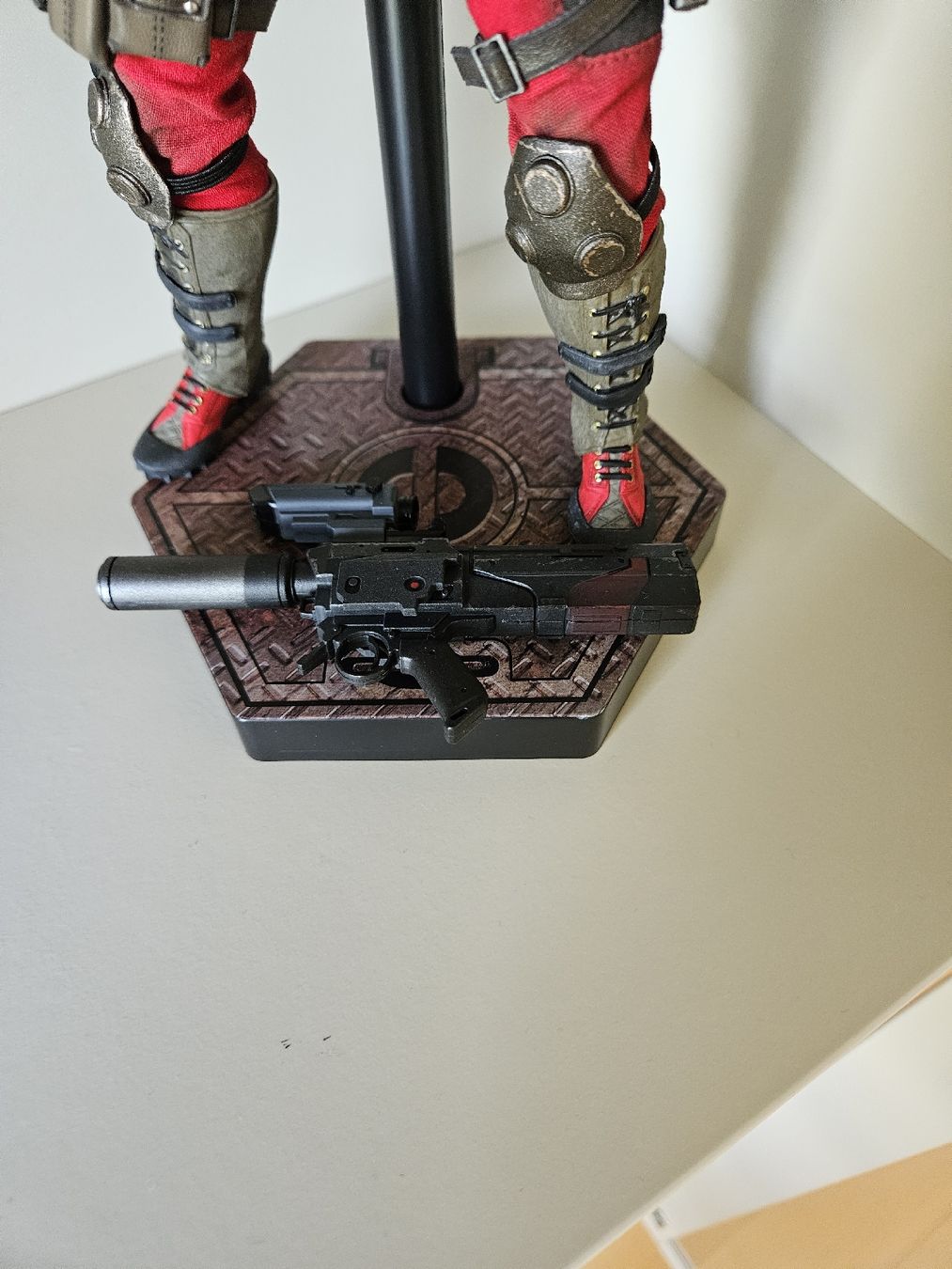 Figuren: Sideshow Deadpool 1/6 Scale – Gebraucht aus Wildberg von Reunionevents 4