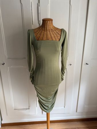 Schlauchkleid lindengrün gerafft XS