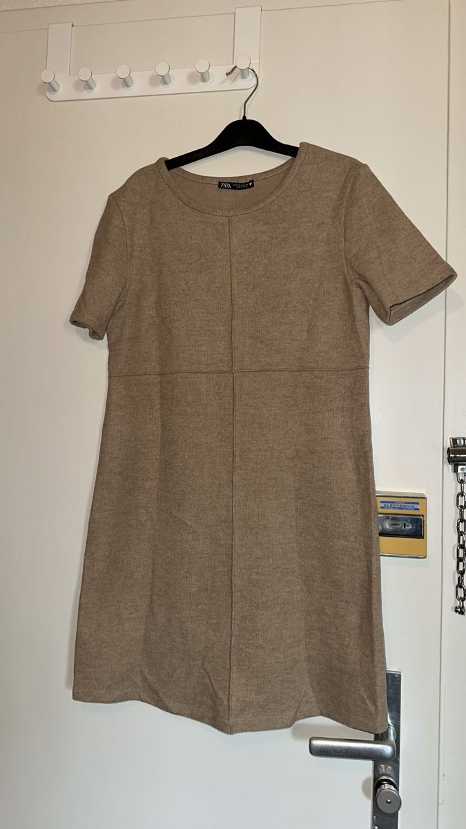 Zara Robes: Zara robe beige taille S – D'occasion à Bulle par LeMoleson 4