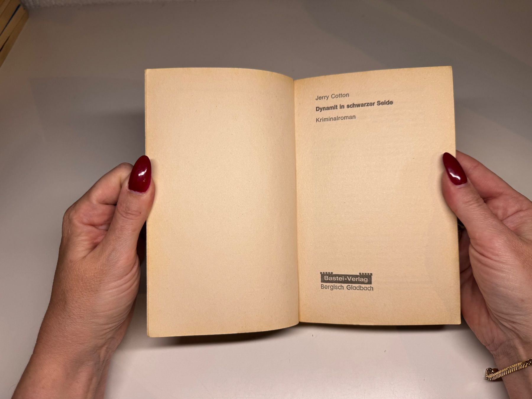Libri: ROMAN: Jerry Cotton, Dynamit in schwarzer Seide – Usato da Grosswangen venduto da Deutsche_Romane 2