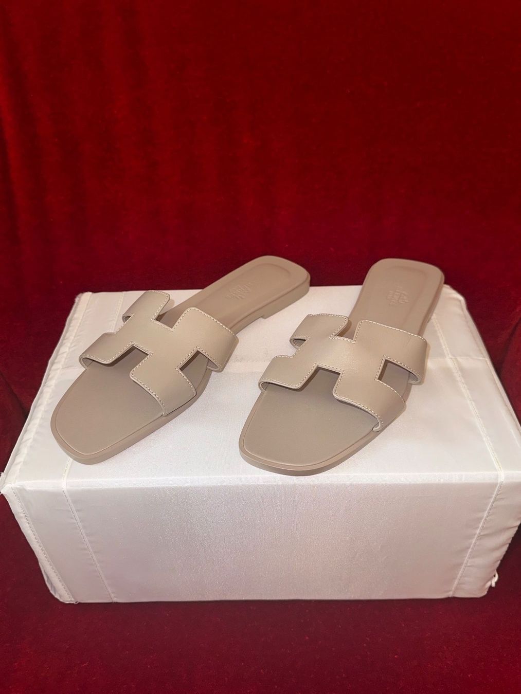 Hermès Scarpe da donna: Neue Oran Hermes Sandalen Gr 41 – Nuovo (secondo la descrizione) da Basel venduto da Blausara707