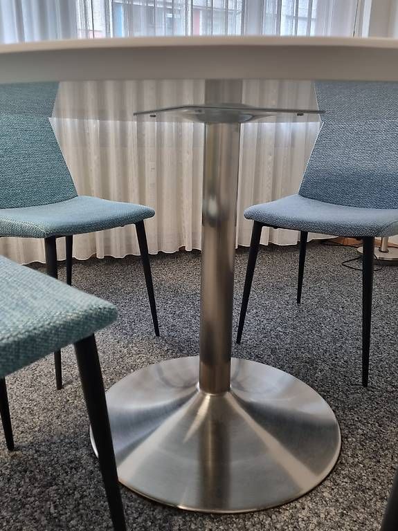 Tische: Tisch und/oder  Polsterstühle in Blau/Türkis – Gebraucht aus Basel von c_s_5wqn 3