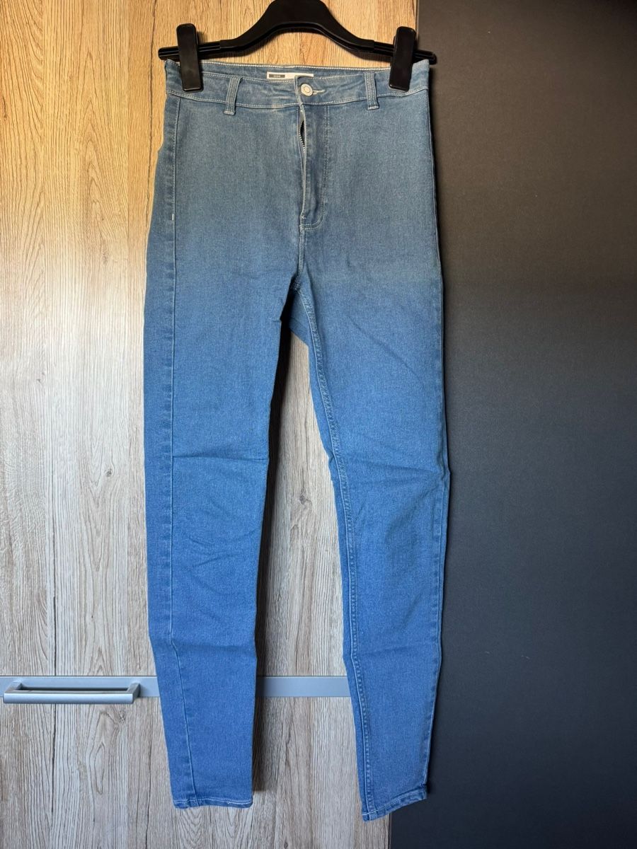 Bershka Jeans: High Waist Jegging – Nuovo (secondo la descrizione) da Oftringen venduto da mar_7f8c