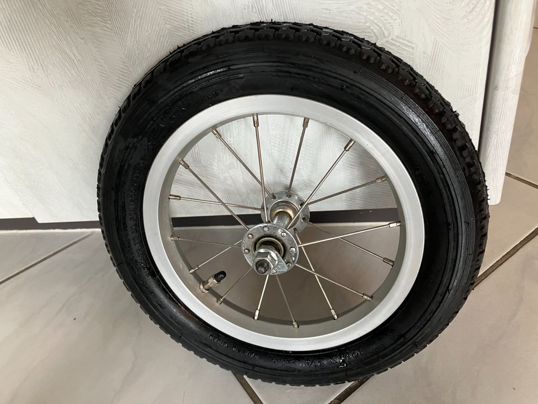 Pneumatici & Ruote complete: 12 1/2 zoll Kindervelo Rad, Kinderwagenrad, Anhängerrad – Usato da winterthur venduto da egga07