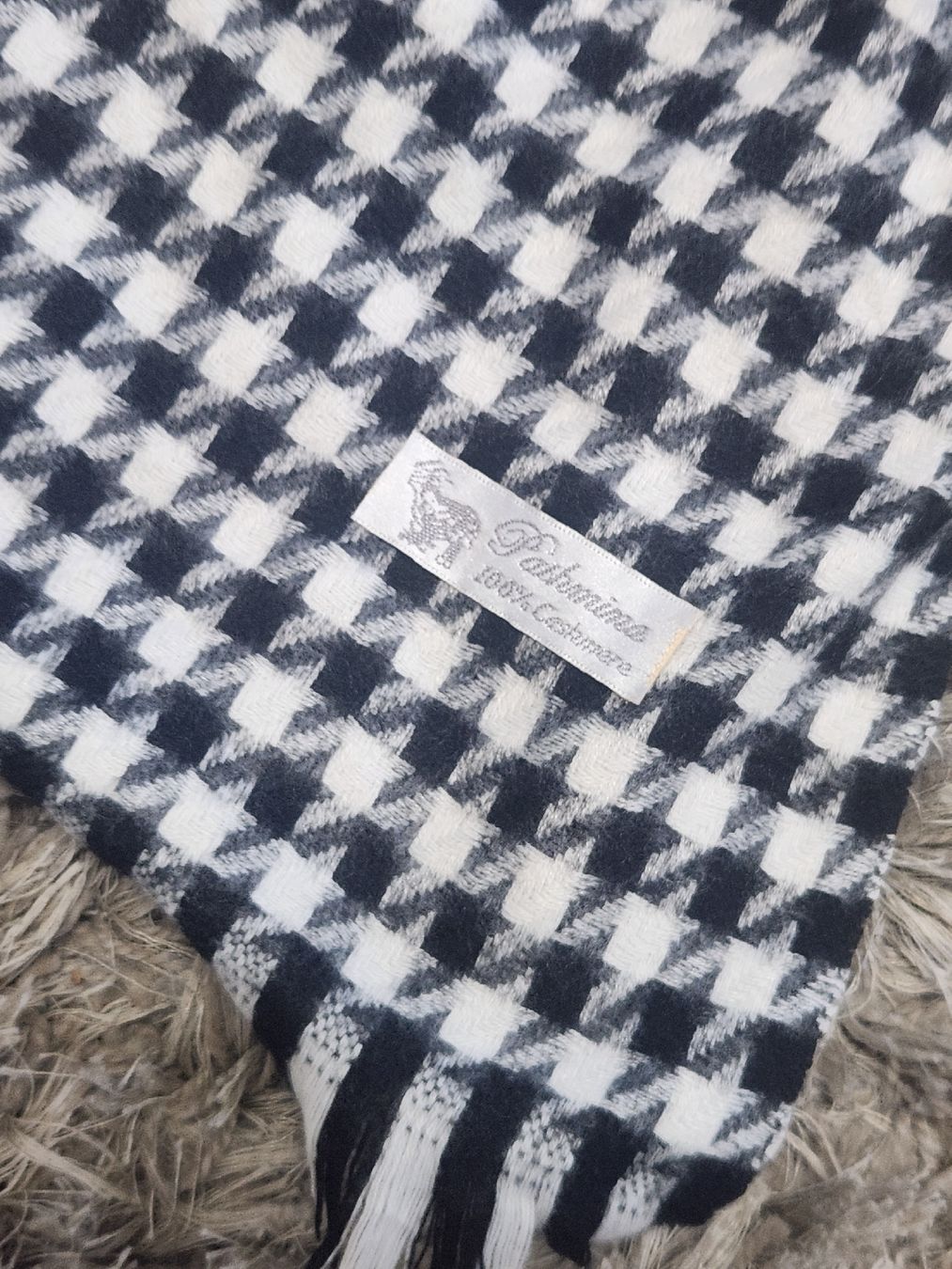Foulard & Sciarpe: Foulard Pashmina 100% Cachemire noir/blanc – Usato da Niedergösgen venduto da Eva2410 8
