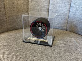 Pirelli Formel 1 Reifen SOFT (rot) inkl. Display 2022