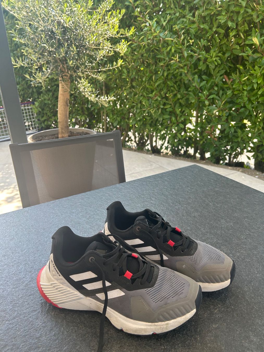 Schuhe für Jungen: Turnschuhe TERREX abzugeben Gr. 40.5 – Gebraucht aus Bronschhofen von marwees01