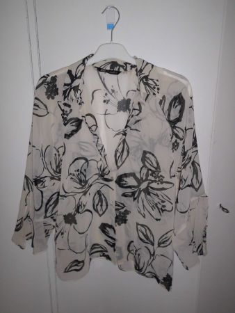 Blouse blanche/noire de Zara T. L