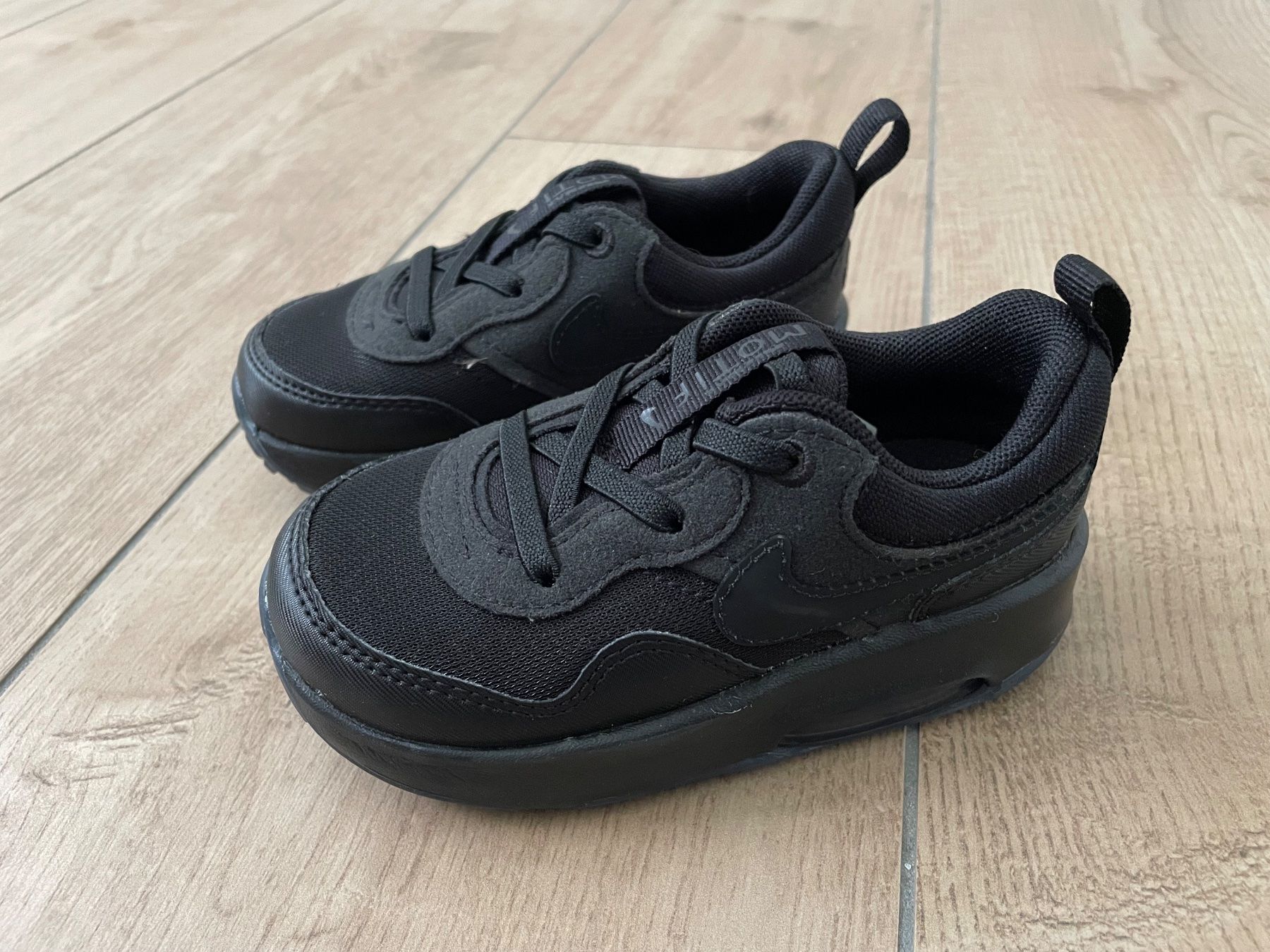 Nike Scarpe per ragazzi: Nike Air Max Motif Gr. 25 NEU – Nuovo e nell'imballaggio originale da Waltenschwil venduto da hansnine