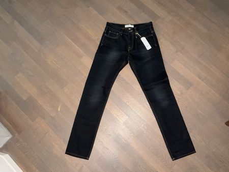 Lacoste jeans size waist 32 length 34 ladies