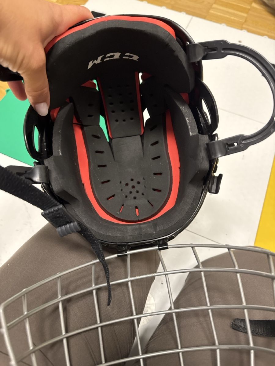 Ccm Caschi: CCM EISHOCKEY HELM M – Usato da Hinteregg venduto da bubastis 2