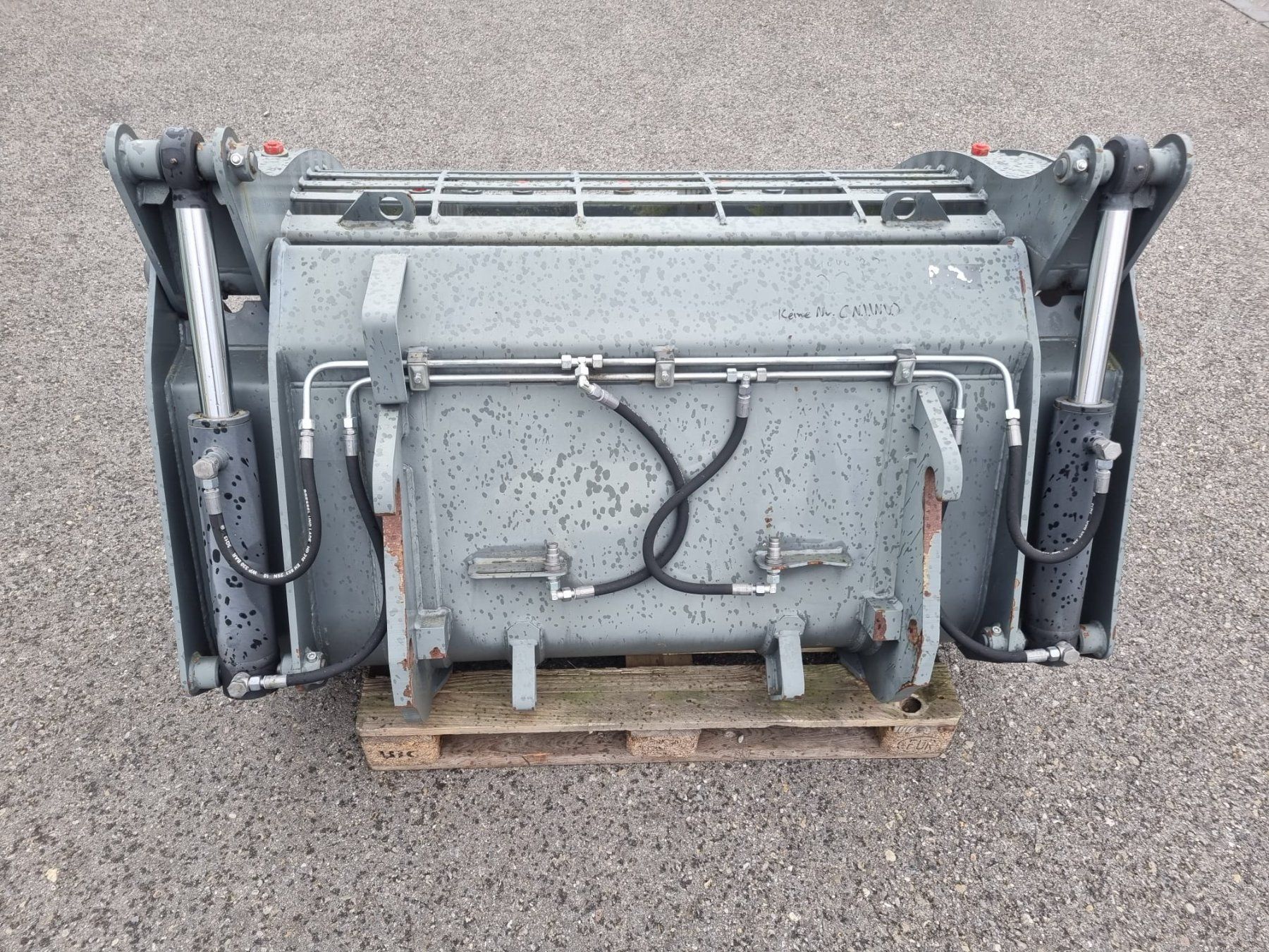 Kramer Hoflader: KRAMER Silagebeissschaufel – Neu und originalverpackt aus Balterswil von AgrarLandtechnik 2