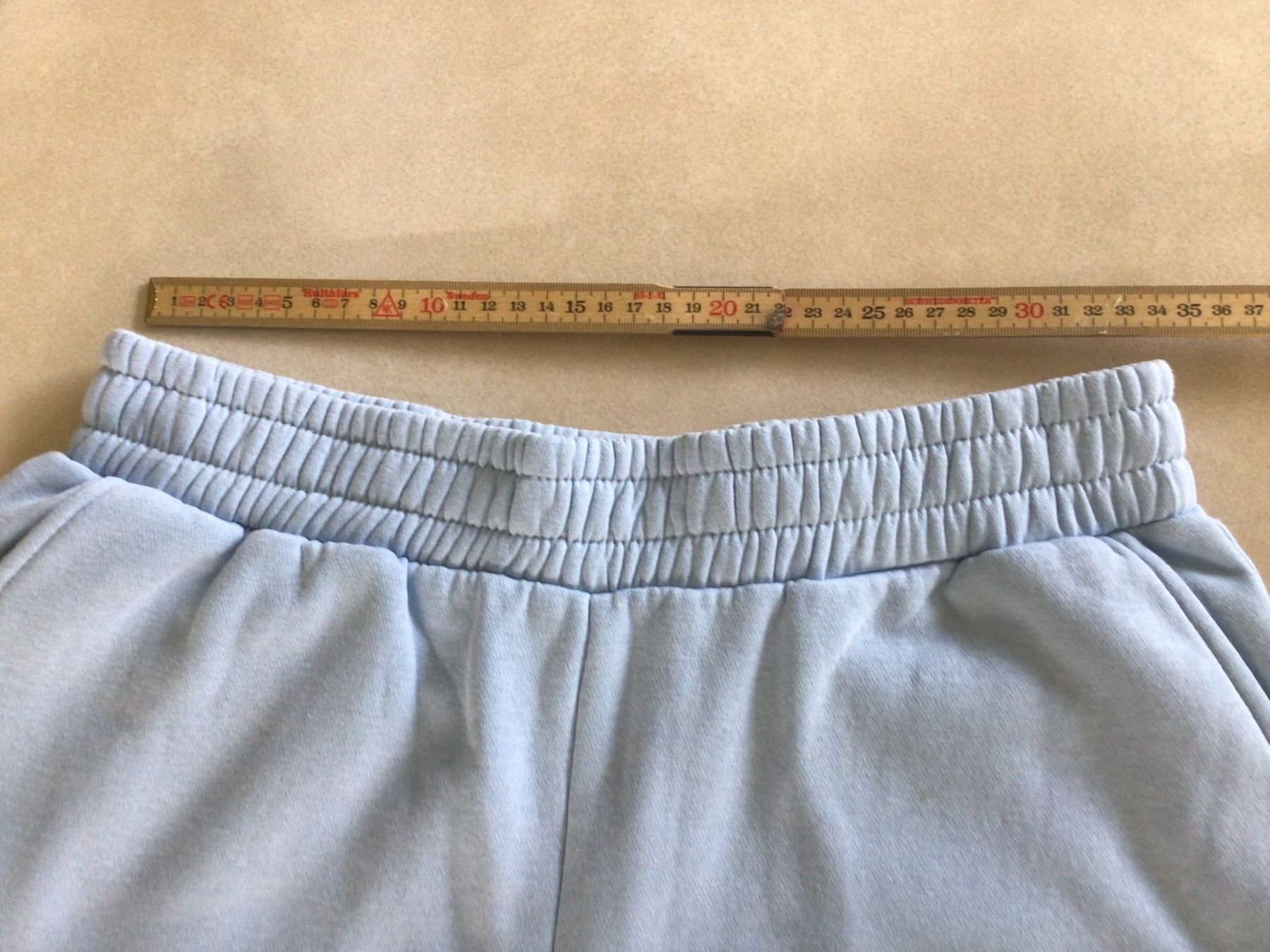 Pantaloni: hellblaue Shorts, Grösse M – Usato da Frauenfeld venduto da Stehojen 3