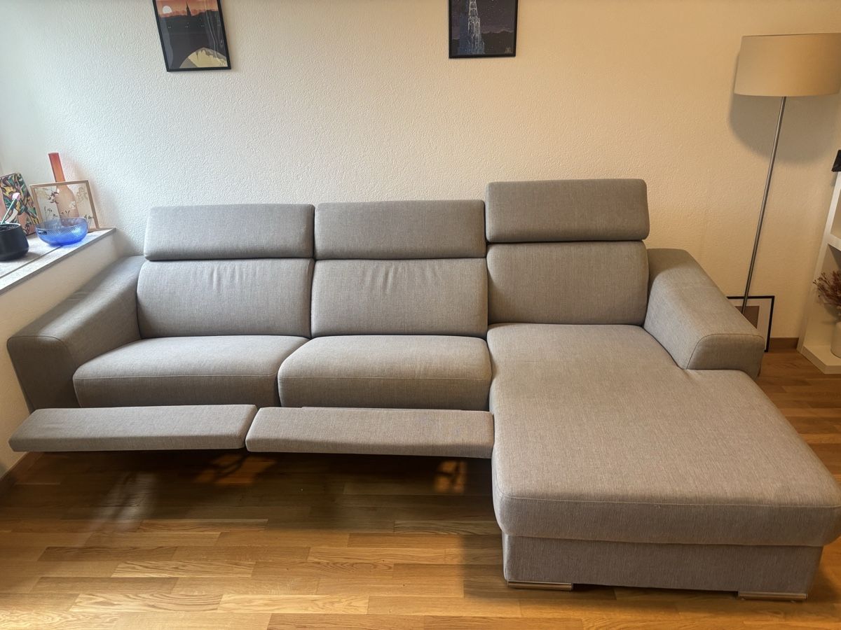 Sofas: Full Reclining Corner Sofa - Grey - Excellent Condition – Neuf (Voir description) à Bern par cia_6q9y 7