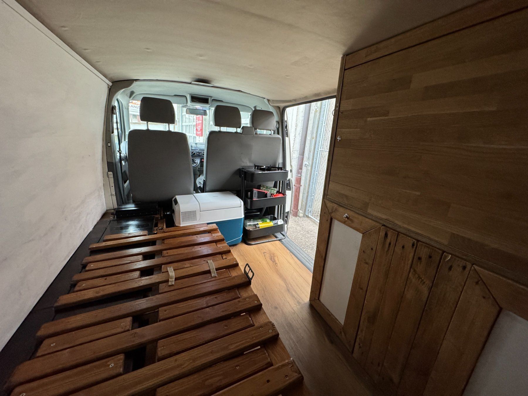 VW Veicoli da campeggio: T 5 mit Camperausbau – Usato da Ueberstorf venduto da Verkauf100 4