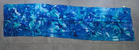 Blaues Seidenfoulard