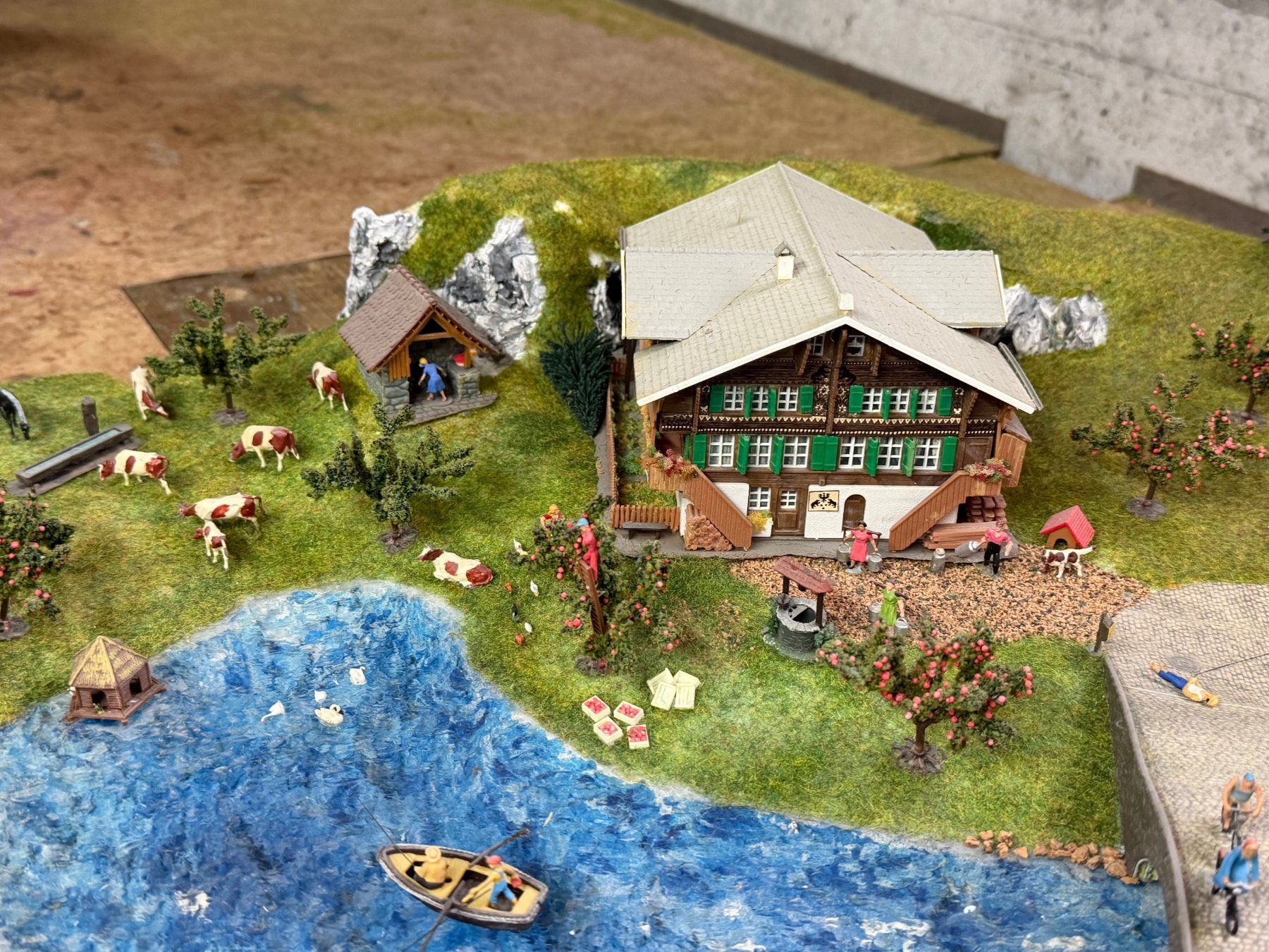 Modellini di ferrovie: Maquette paysage de train HO maison avec éclairage intérieur – Usato da Moutier venduto da Bora33 2