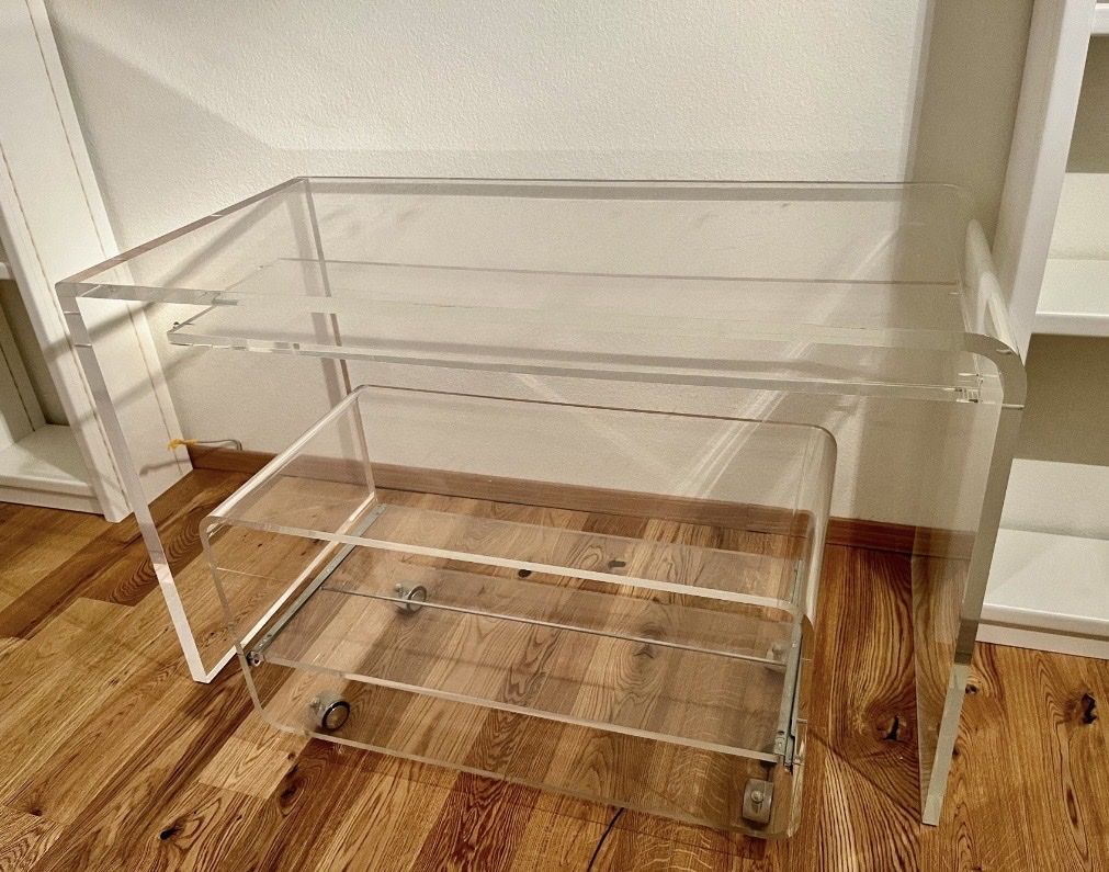 Schreibtische: Plexiglas Schreibtisch – Gebraucht aus Zürich von mm2_j7yd 1