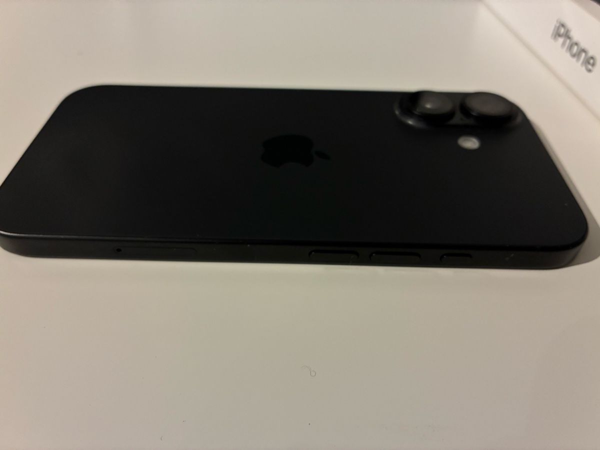 Apple Telefoni cellulari / Smartphones: Apple Iphone 16 / Schwarz / 256 GB – Usato da Basel venduto da asprion 2