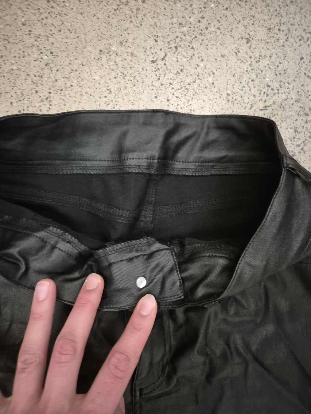Pantaloni: Schwarze Hose in Lederoptik – Usato da Schlieren venduto da nat_76vd 2