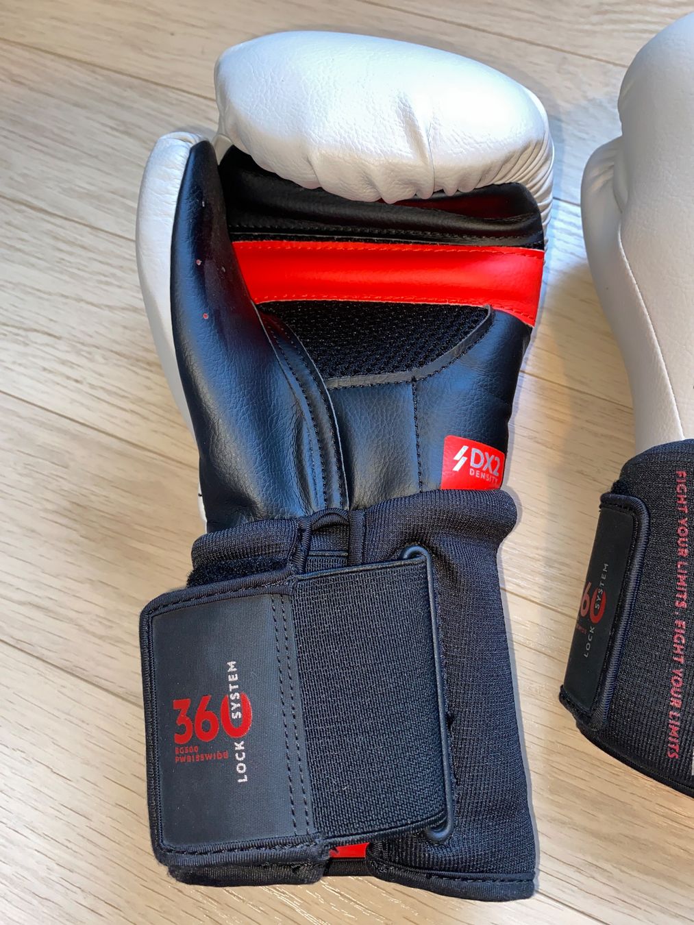 Decathlon Gants & mitaines : Gants de boxe Decathlon 14oz – Neuf (Voir description) à Givrins par mar_d7df 2