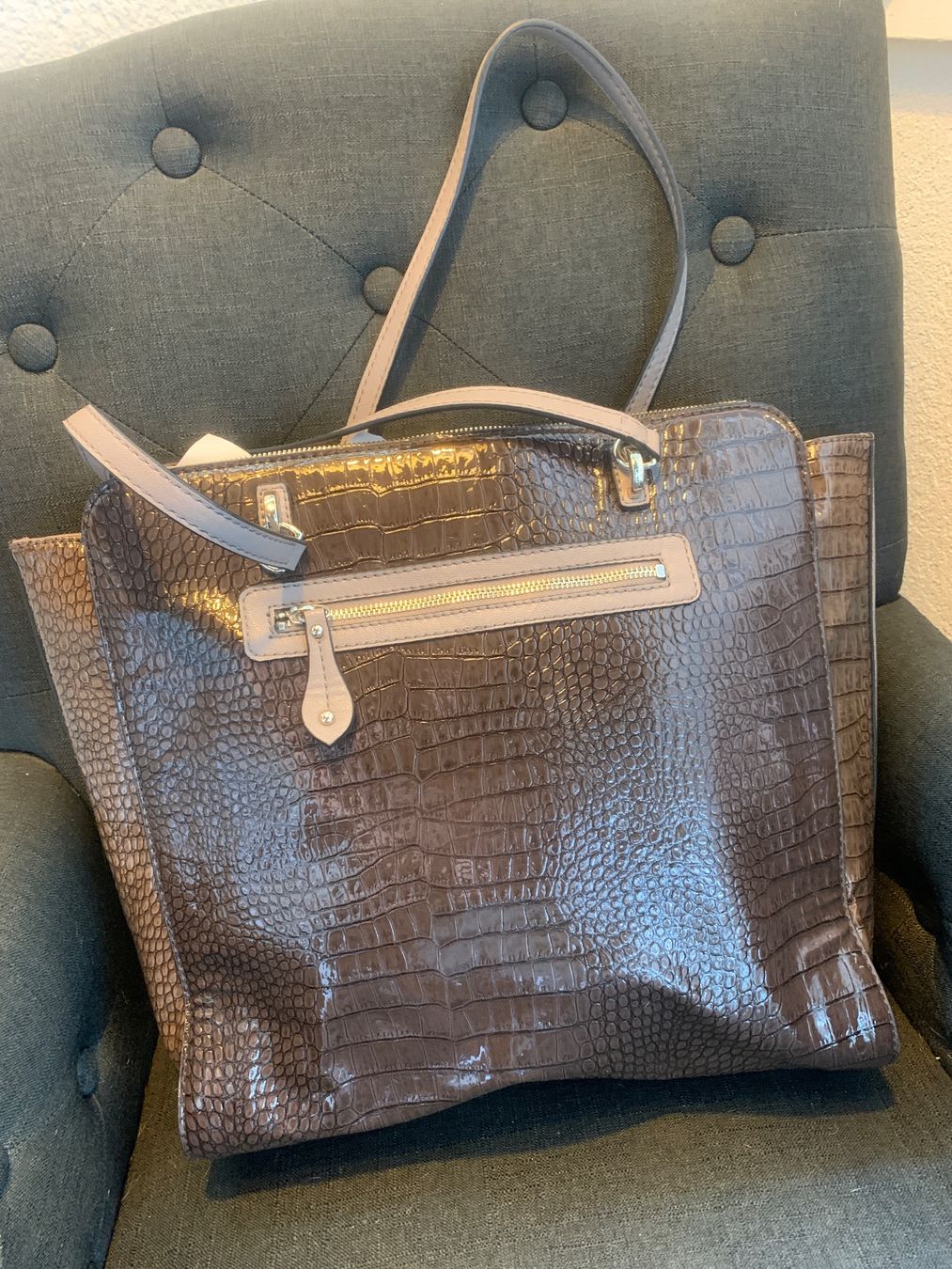 Guess Borse da donna: Neuwertige GUESS Handtasche – Usato da Faulensee venduto da Floeur 1