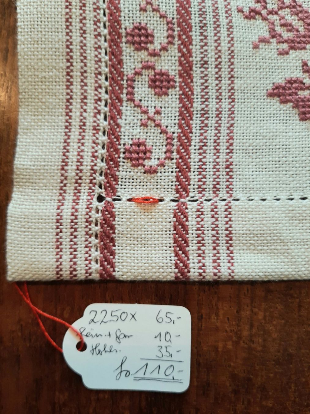 Tutte le decorazioni: Bündner Stickerei – Nuovo e nell'imballaggio originale da Rickenbach BL venduto da Oktober68 3