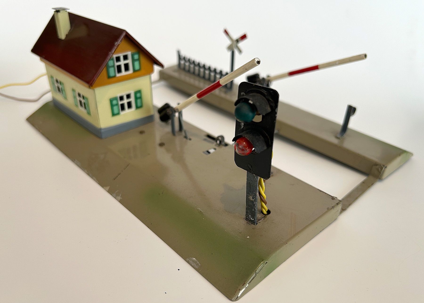 Kibri Modelleisenbahnen: Kibri Bahnschranke Spur 0 – Gebraucht aus Uster von colmo